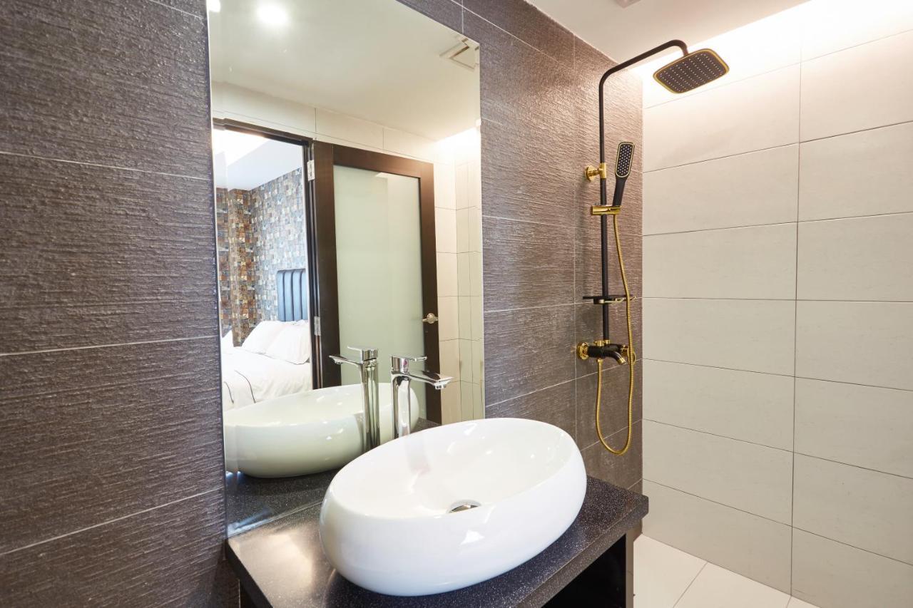 Dream Luxury Hotel Muar Exterior photo